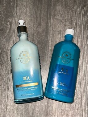 therapy Sea Moisturizing Body Wash - Bright Blue and Light Blue